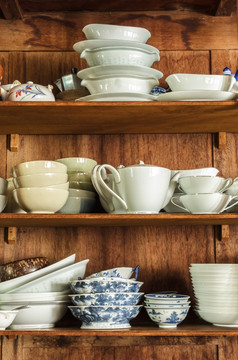 木陶器的储藏室的厨房