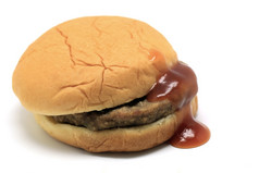 美味的汉堡美国快餐与番茄酱汁孤立的白色背景