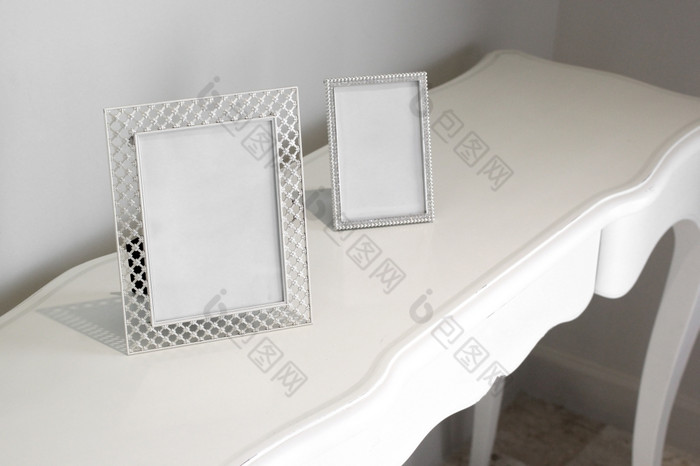 现代图片框架白色表格装饰生活房间