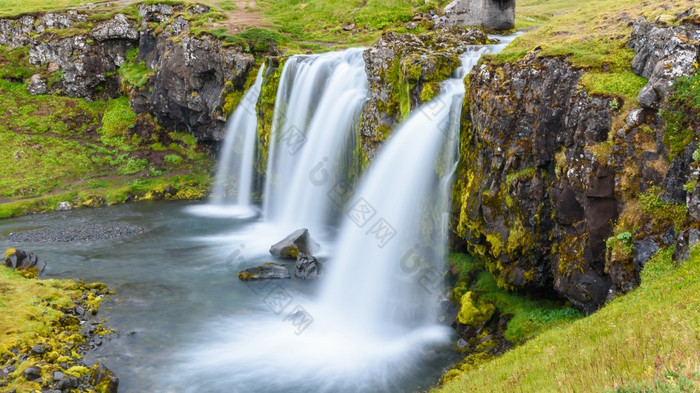 美丽的瀑布景观柯克尤费尔山斯奈山半岛半岛冰岛