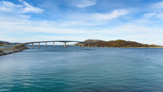 桥的夏日鱼岛特罗姆瑟挪威斯堪的那维亚
