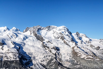 美丽的景观山的瑞士阿尔卑斯山脉与蓝色的天空策马特瑞士美丽的景观山策马特瑞士