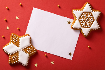 圣诞节问候卡与gingerbreads黄金星星而且球前视图