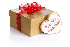 礼物盒子与饼干形状心情人节白色背景作文为情人节一天