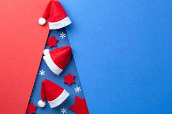 最小的艺术概念圣诞节树与圣诞老人老人<strong>红色</strong>的帽子圣诞节背景与白色<strong>雪</strong>花和<strong>红色</strong>的星星复制空间<strong>红色</strong>的和蓝色的纸背景视图从以上平躺