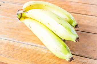 新鲜的群香蕉木表格股票照片