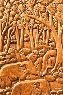 雕刻泰国大象的木墙