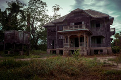 被遗弃的老木房子《暮光之城》