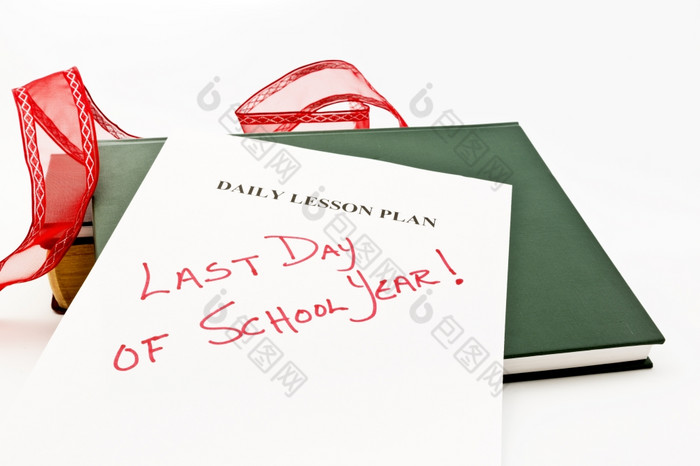 老师rsquo每天教训计划表标志着与最后的一天学校放置与书而且节日红色的丝带
