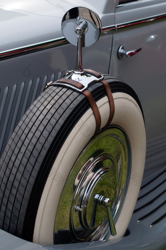 伟大的<strong>老爷爷</strong>古董车细节镜子安装备用轮胎