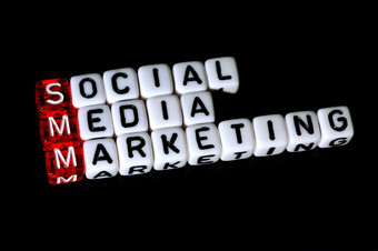 SMM社会媒体市场营销定义首字母缩写黑色的