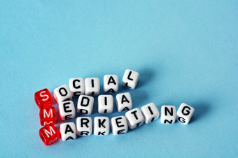 SMM社会媒体市场营销定义首字母缩写蓝色的