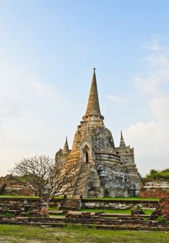 古老的而且废墟寺庙大城府泰国