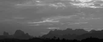 惊人的视图石灰石山考岛势利小人国家公园这封信他尼府省泰国黑色的而且白色颜色
