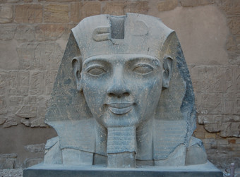 拉美西斯雕像卢克索寺庙埃及