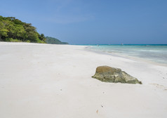 美丽的白色沙子海滩而且水晶清晰的水Koh塔柴Similan国家公园泰国
