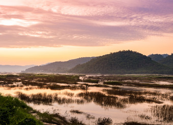 惊人的日落<strong>景观</strong>的干湄公河河东北泰国干旱的河在夏天季节温室<strong>效果</strong>概念