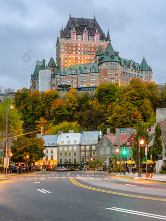 城市景观天际线<strong>魁北克</strong>较低的老小镇和费尔蒙特酒庄芳堤娜酒店在秋天季节<strong>魁北克</strong>加拿大