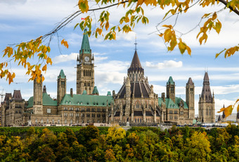 惊人的秋天视图议会山渥太华加拿大