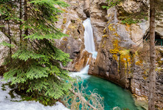 惊人的风景约翰斯顿峡谷较低的瀑布早期冬天班夫国家公园阿尔伯塔省加拿大