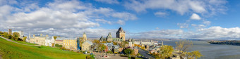 惊人的秋天全景视图老魁北克城市与费尔蒙特酒庄芳堤娜和圣劳伦斯河魁北克加拿大