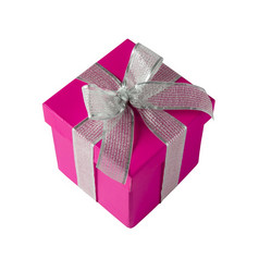 粉红色的礼物盒子与银丝带孤立的白色背景