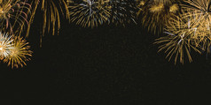 黄金烟花晚上天空背景与星星新一年庆祝活动概念
