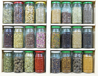 分类玻璃罐子货架上草药医生商店马拉喀什摩洛哥包含草本植物而且香料为药用而且烹饪目的