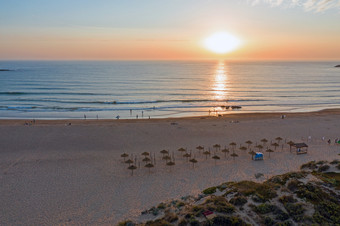 空中从沙滩上亲爱的的西海岸葡萄牙日落