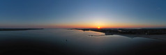 空中从的艾瑟尔湖附近四肢的荷兰日落
