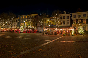 城市风景优美的从迪温特圣诞节时间的荷兰日落