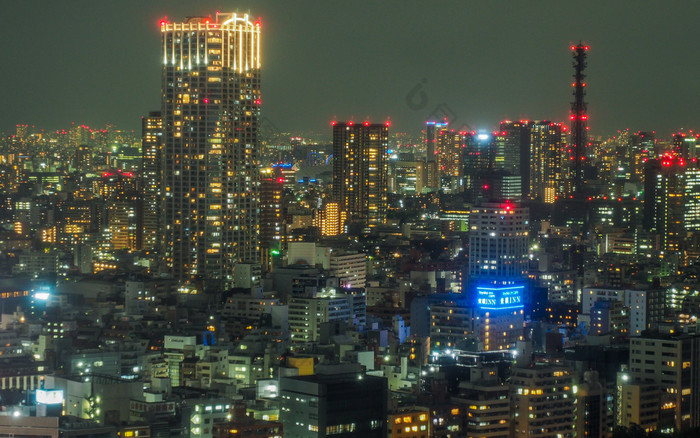 日本东京4月晚上灯东京城市天际线