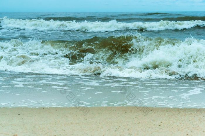 海波卷的沙子桑迪海岸的波罗的海海海波卷的沙子