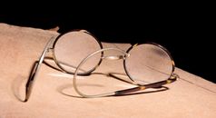古董眼镜孤立的眼镜从的早期世纪