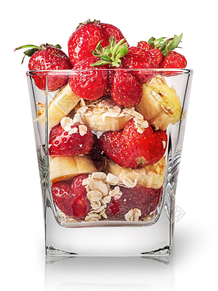 草莓和香蕉玻璃孤立的白色背景草莓和香蕉玻璃草莓和香蕉玻璃