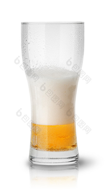 几啤酒出汗的玻璃孤立的白色背景几啤酒出汗的玻璃几啤酒出汗的玻璃