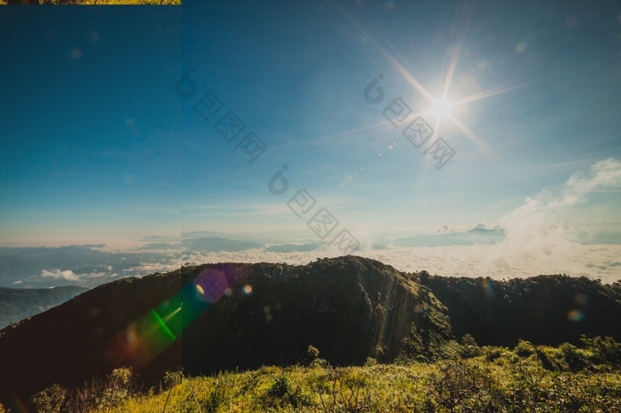 太阳闪亮的在山