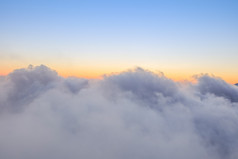 视图云从高山