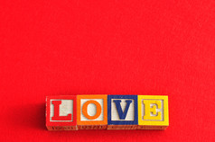 情人节rsquo日爱拼写与色彩斑斓的字母块