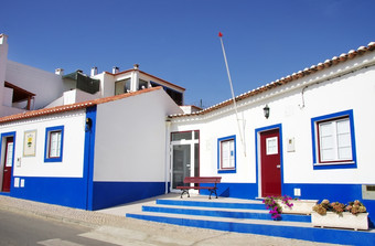 传统的蓝色的和白色alentejo葡萄牙语建筑葡萄牙