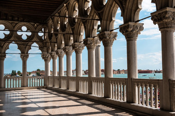 商场内部视图从总督宫哥特体系结构威尼斯意大利