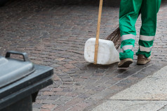 市政清洁工工人与清洁工具