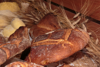 altamura意大利新鲜的面包和捆小麦altamura意大利新鲜的面包
