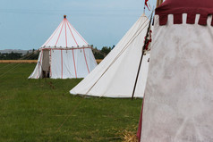 集团帐篷草地集为中世纪的事件重建