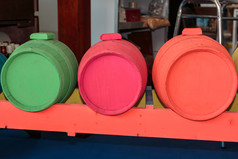 古董桶画荧光颜色橙色粉红色的和绿色古董桶画荧光颜色橙色粉红色的和