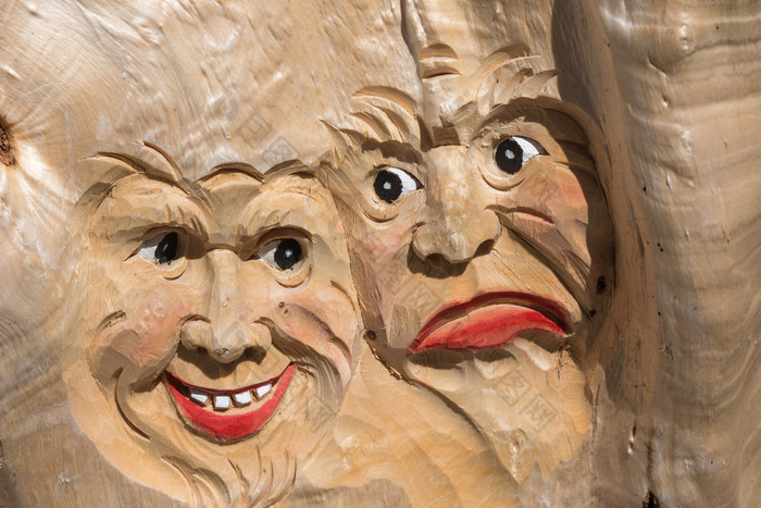 木树雕塑特写镜头脸雕刻木手工制作的木树雕塑特写镜头脸雕刻木手工制作的