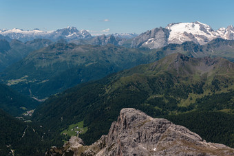 <strong>山</strong>脊与大石头在贫瘠的<strong>山</strong>意大利白<strong>云</strong>石<strong>山</strong>脉阿尔卑斯<strong>山</strong>脉夏天时间<strong>山</strong>脊与大石头在贫瘠的<strong>山</strong>意大利白<strong>云</strong>石<strong>山</strong>脉阿尔卑斯<strong>山</strong>脉夏天时间