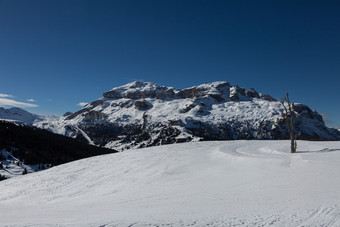 阳光明媚的滑雪坡意大利白云石山脉阿尔卑斯山脉风景阳光明媚的滑雪坡意大利白云石山脉阿尔卑斯山脉风景