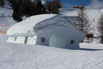冻房子形状的隧道雪地公园白云石山脉阿尔卑斯山脉山冻房子形状的隧道雪地公园白云石山脉阿尔卑斯山脉山