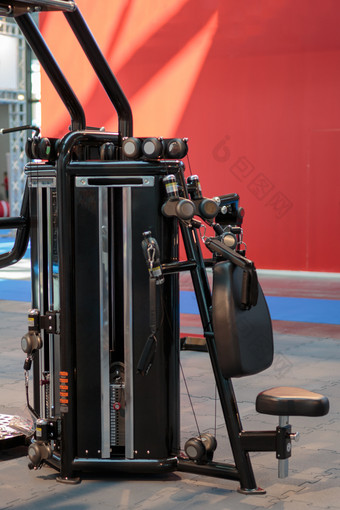 锻炼设备为<strong>多个</strong>健身练习健身房锻炼设备为<strong>多个</strong>健身练习健身房